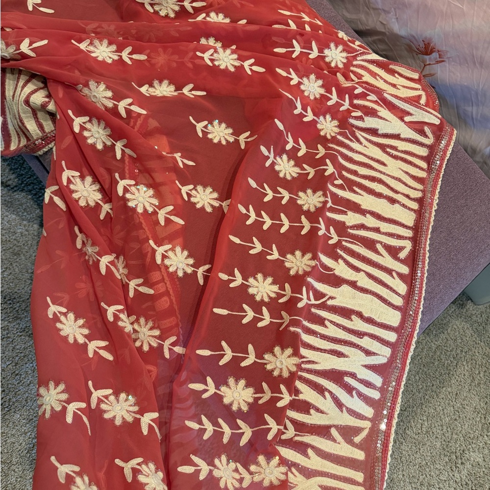 Saree - Picture 5 of 8